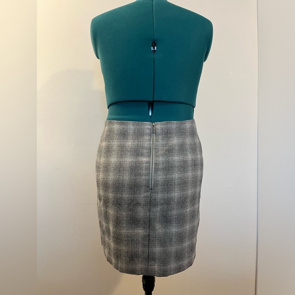 👗 Banana Republic Plaid Wool  Blend Tweed Mini Skirt Size 10 - Picture 2 of 6